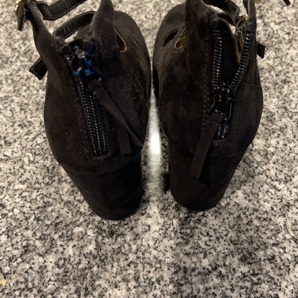 Black shoes - Picture 3 of 6